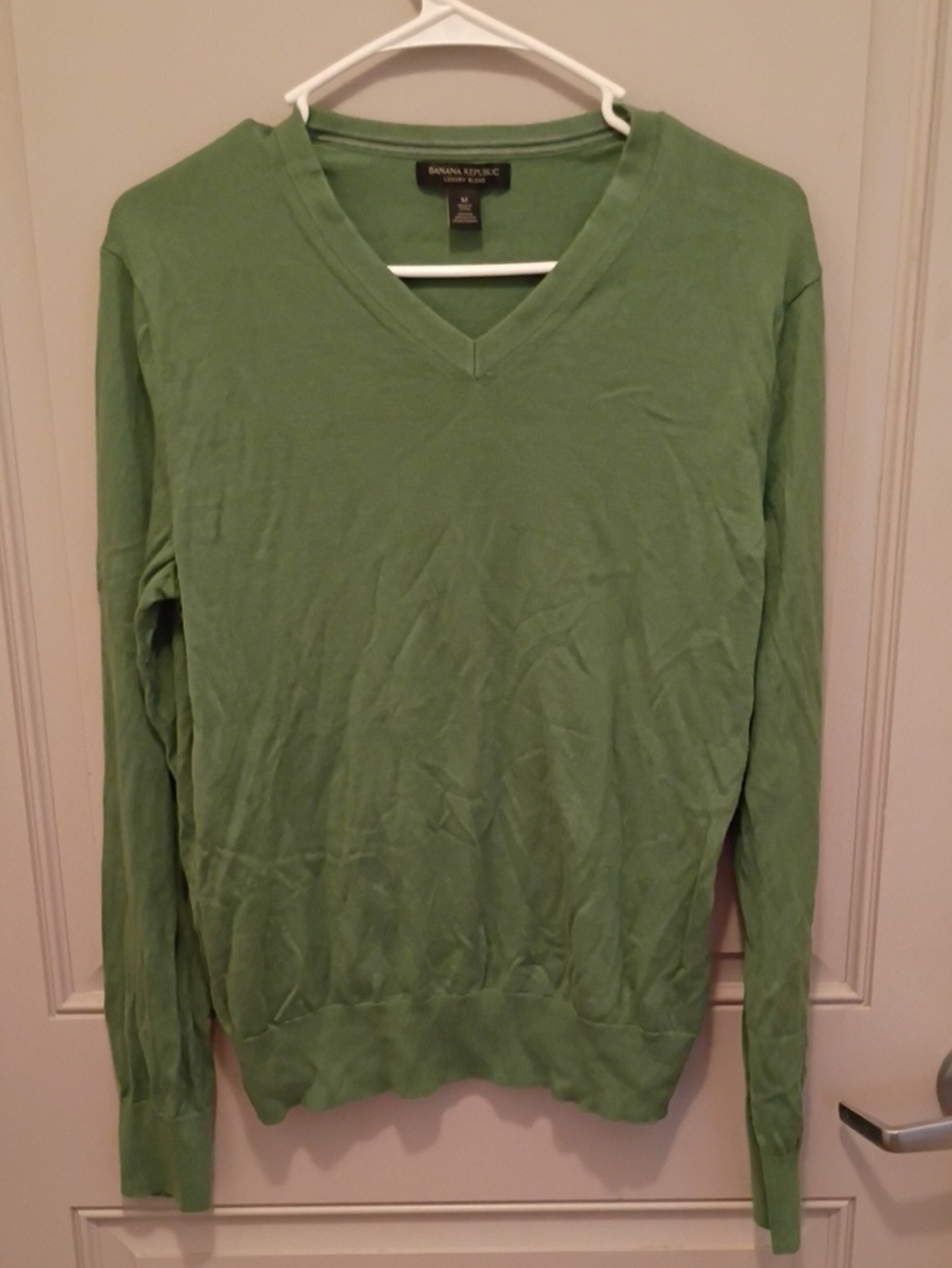 Banana Republic Men's Light Green Silk Cashmere Blend V-Neck Sweater Size M